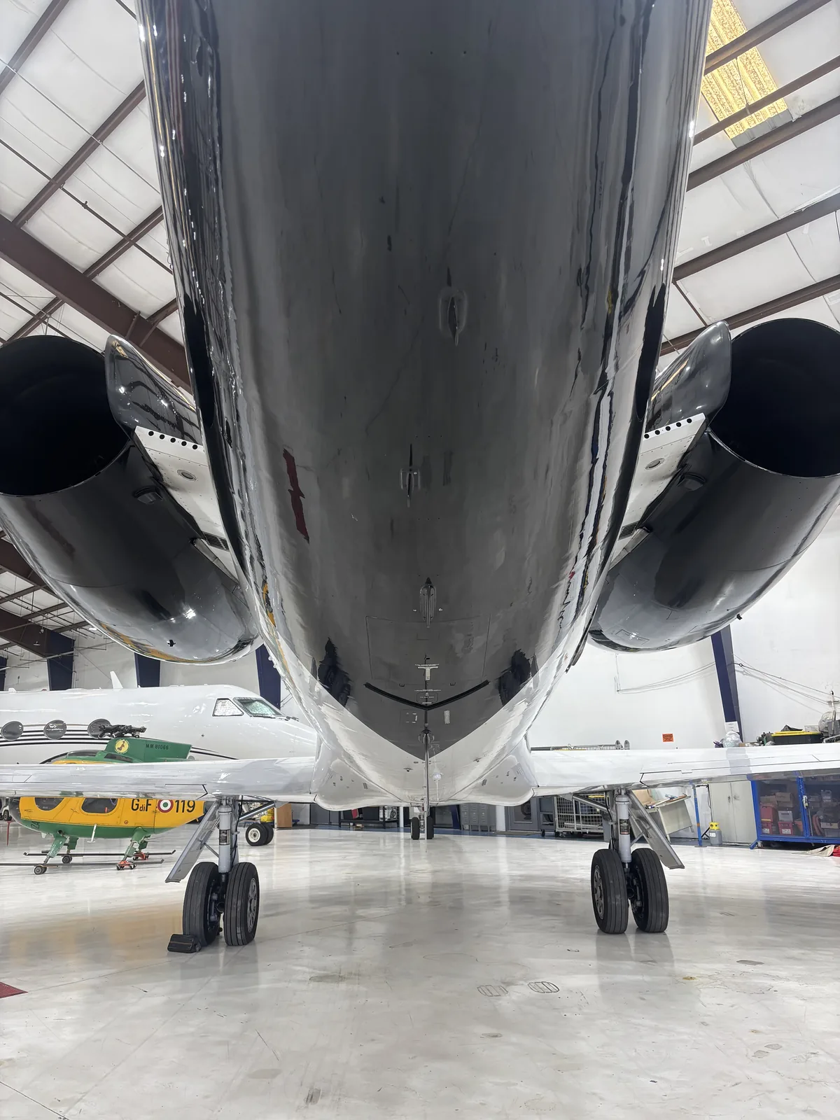 Mirror-polished aircraft belly